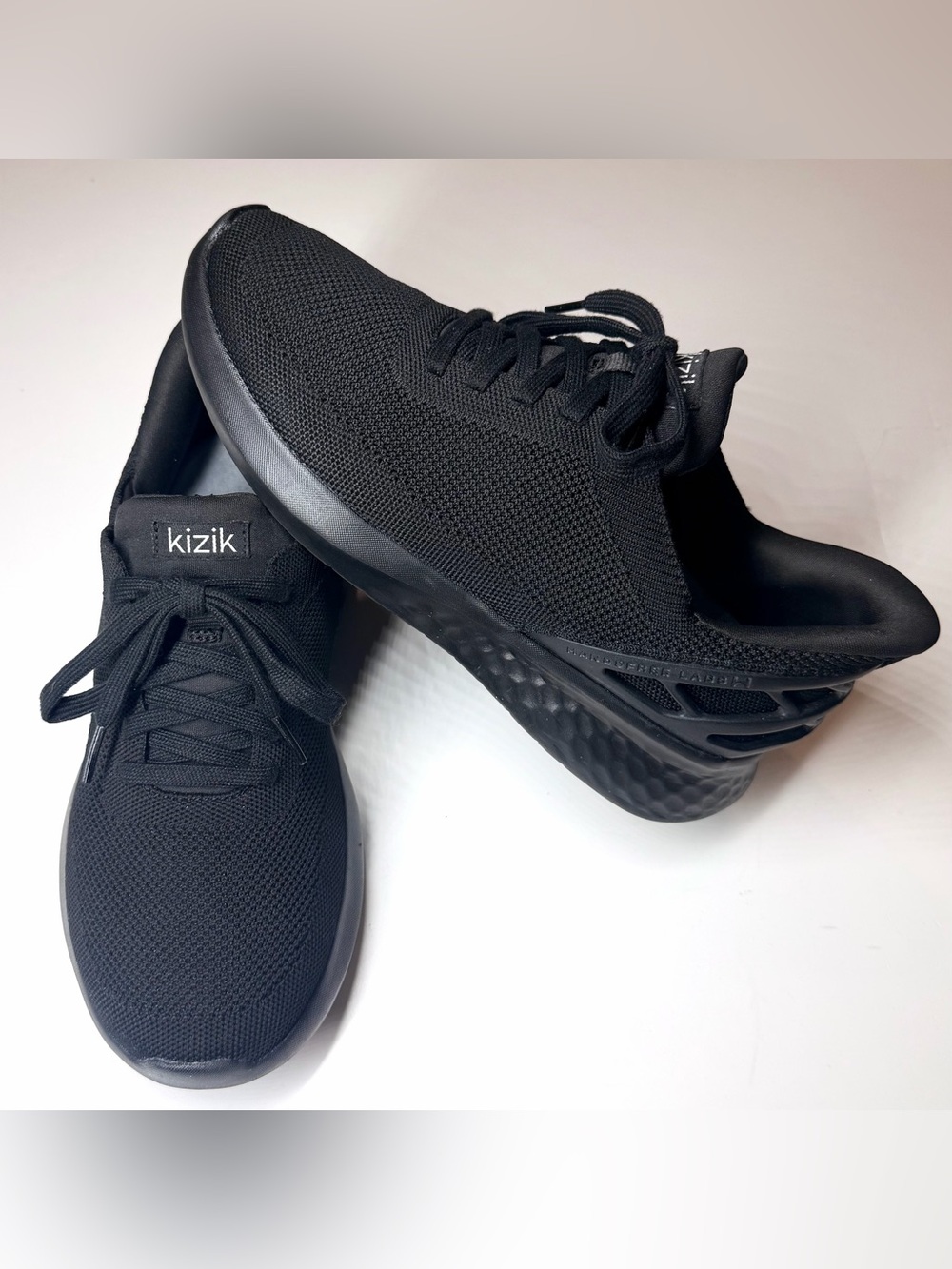 Kizik Athens Black Outsole Athletic Sneaker Unisex Size- Men’s 7.5 / Women 9